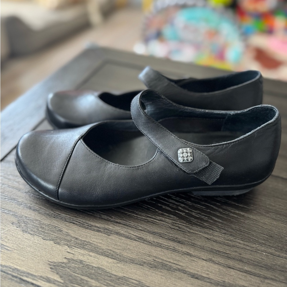 Dansko Opal Mary Jane Flat Leather Comfort Shoe - Picture 3 of 8